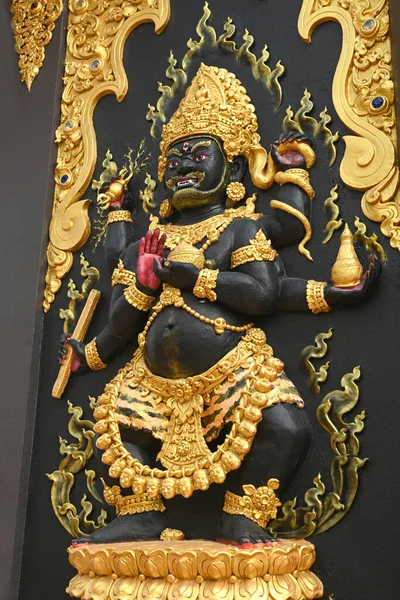 Άγαλμα Του Vajrapani Maha Bodhisattva Άγαλμα Ένα Ναό Στο Thailan — Φωτογραφία Αρχείου