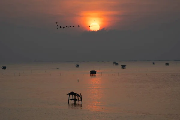 Schöne Aussicht Auf Die Morgensonne Über Dem Fischerdorf Meer Thailand — Stockfoto