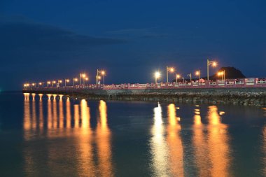 Tayland 'da gece güzel bir liman manzarası