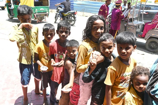 Gaya Bihar India Juli 2023 Anak Anak Miskin Mengantri Paket Stok Gambar Bebas Royalti