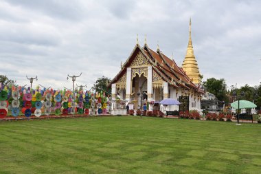 Tayland 'ın kuzeyindeki ünlü antik Budist tapınağı..