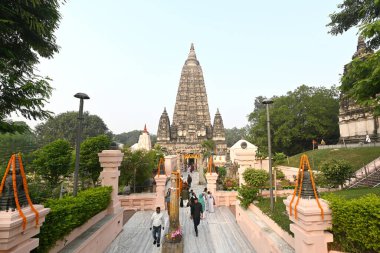 BODH GAYA, INDIA - 18 Kasım 2024: Bodhgaya, Hindistan 'daki ünlü Mahabodhi tapınağı. Burası Buda 'nın aydınlandığı yer..