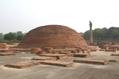 Hindistan, Vesali 'deki Büyük Asoke' un taş sütunları.