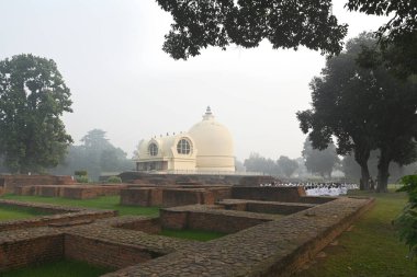 Kushinagar, Hindistan - 13 Kasım 2024: Buddha 'nın ölümünden sonra Parinirvana' ya ulaştığı hac alanı