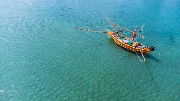 Small Fishing Boat Floating Sea — Stock Photo, Image