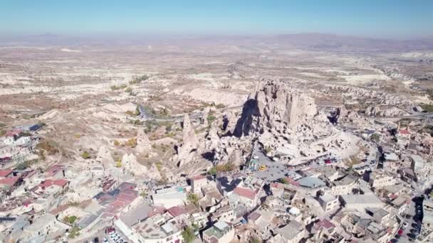 内城の岩やカッパドキアの風景の空中ビュー Uchisar洞窟の町 カッパドキア ネブシェヒル州 トルコ ユネスコ世界遺産 — ストック動画