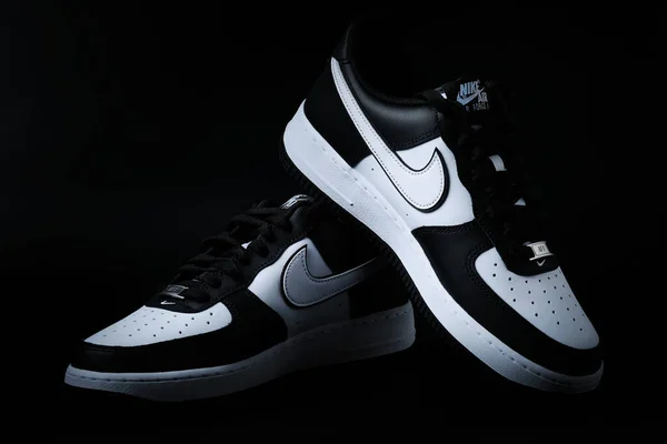 Paar Zwart Witte Nike Air Force One Low Sneakers Tegen — Stockfoto