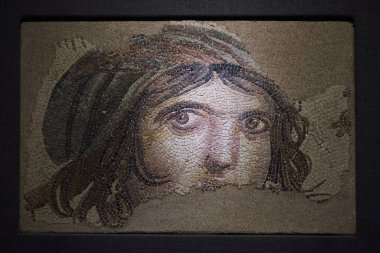 Çingene kız mozaiği. Gaziantep Zeugma Müzesi, Türkiye - Temmuz 2022