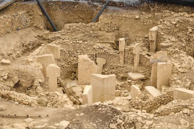 Göbekli Tepe 'nin arkeolojik kazı alanı. Neolitik Sığınak dünyanın en eski dini yapısıdır. UNESCO Dünya Mirası Alanı. Şanlıurfa ilinin Türkiye