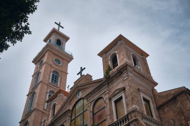 Aziz George Maronite Katedrali, Lübnan 'ın Beyrut kentinin Başpiskoposluğu Beyrut' taki Maronite Katolik Arkestrası 'nın katedralidir.