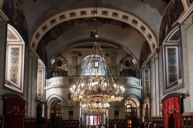 Sırbistan 'ın en önemli ibadethanelerinden biri olan St. Michael Katedrali' nin içi. Belgrad, Sırbistan - Şubat 2023