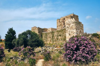 Gibelet Haçlı Kalesi 12. yüzyılda Byblos, Jbeil, Lübnan 'da inşa edildi. UNESCO Dünya Mirası