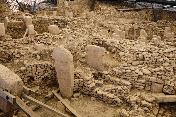 Göbekli Tepe 'nin arkeolojik kazı alanı. Neolitik Sığınak dünyanın en eski dini yapısıdır. UNESCO Dünya Mirası Alanı. Şanlıurfa ilinin Türkiye