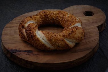 Geleneksel susam kabuklu Türk simidi simit ya da gevrek