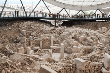 Göbekli Tepe 'nin arkeolojik kazı alanı. Neolitik Sığınak dünyanın en eski dini yapısıdır. UNESCO Dünya Mirası Alanı. Şanlıurfa ilinin Türkiye