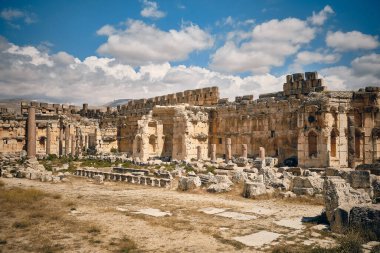 Baalbek 'teki antik Heliopolis tapınağı kompleksi, Bekaa vadisi, Lübnan. UNESCO Dünya Mirası