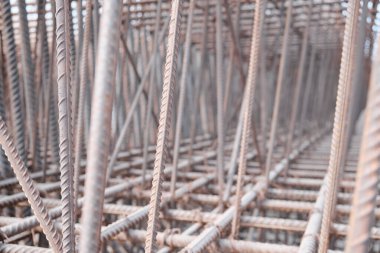 Metal iskelet endüstriyel güçlendirilmiş beton temel. Dökümlü yapının takviye çerçevesi