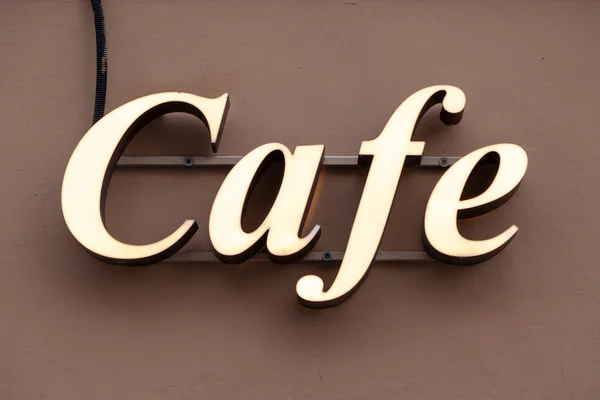 Cafe Prasasti Volumetric Bersinar Dengan Cahaya Putih Dinding Coklat Kota Stok Lukisan  