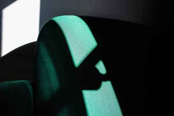 Sluneční Světlo Nad Abstraktním Zeleným Křeslem Detail Šitý Bílou Nití — Stock fotografie