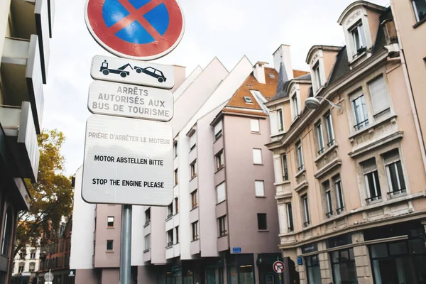 Utcai Közlekedési Tábla Francia Városban Külön Erre Célra Kijelölt Területtel — Stock Fotó
