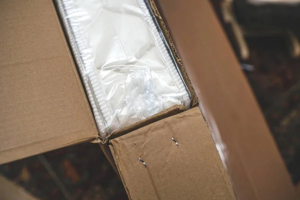 Unboxing Πολυτελές Στρώμα Υψηλής Ποιότητας Για Την Κρεβατοκάμαρα Προστασία Πλαστική — Φωτογραφία Αρχείου