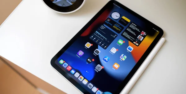 París Francia Octubre 2021 Nueva Mini Tablet Apple Ipad Pro — Foto de Stock