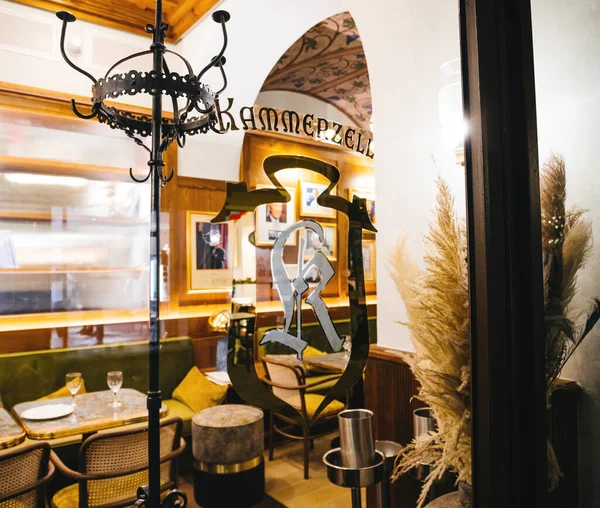 法国斯特拉斯堡 2022年11月 Maison Kammerzell 15世纪酒店新装修的侧翼加上一家传统餐厅的标志 阿尔萨斯豪华餐厅 — 图库照片