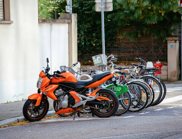 Straßburg Frankreich 2022 Kawasaki Orange Er6N Motorrad Sportfahrrad Geparkte Fahrräder — Stockfoto