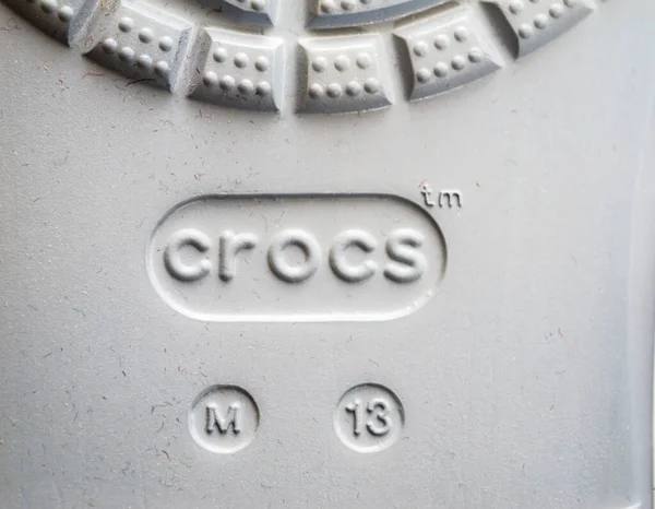 法国巴黎 2022年12月2日 新的Crocs鞋的商标类型泡沫堵塞M13尺寸 — 图库照片