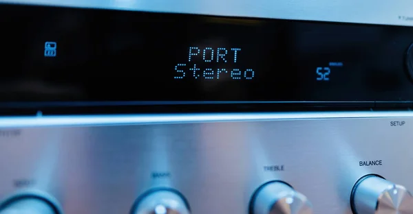 Port Stereo Text Lcd Display Aluminum Facade Figh End Stereo — Zdjęcie stockowe