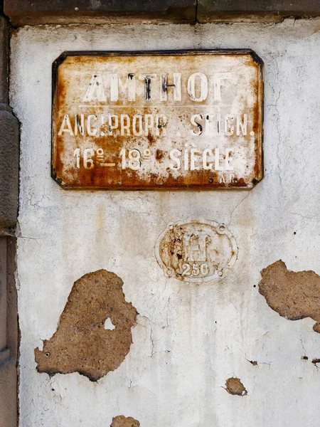 Vecchio Cartello Arrugginito Edificio Informazioni Turistiche Del Villaggio Alsazia Francia — Foto Stock