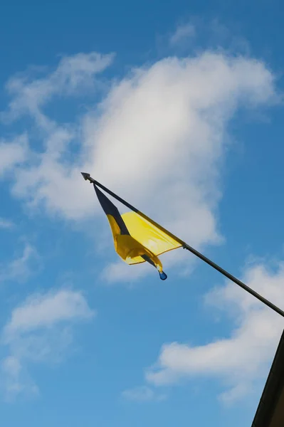 Kilátás Alulról Békésen Integető Zászló Ukrajna Prapor Ukrajna — Stock Fotó