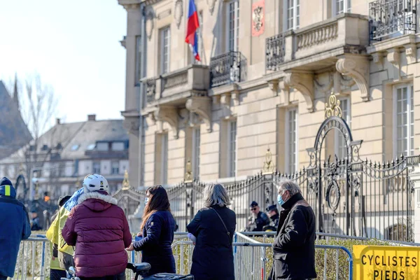 Strasburgo Francia Marzo 2022 Persone Mascherate Protestano Davanti Consolato Russo — Foto Stock