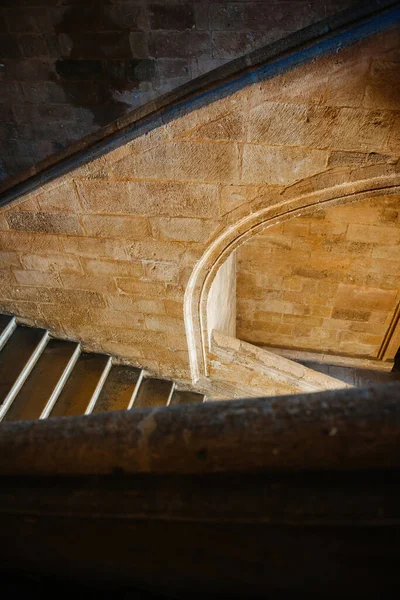 Vista Elevada Escada Misteriosa Com Parede Pedra Detalhe Labirinto — Fotografia de Stock