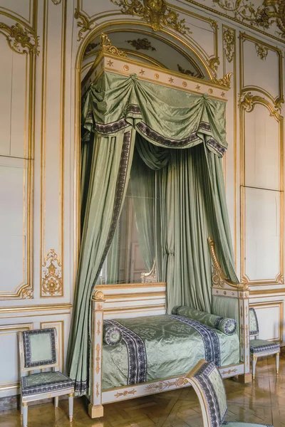 Luxurious Mansion Lavish Interior Design Featuring Floor Ceiling Curtains Showcasing — Stock Photo, Image