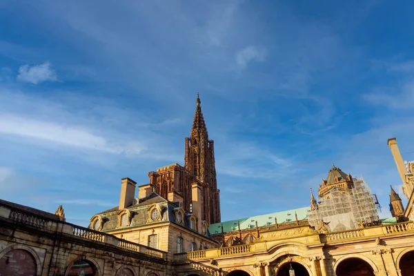 Notre Dame Binasının Güzel Katedrali Şehir Tarihinin Geçmişin Bir Sembolü — Stok fotoğraf
