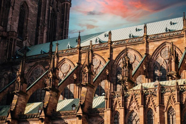 Notre Dame Strasbourg Francja Zbudowana Struktura Cudu Architektonicznego Jest Obowiązkowym — Zdjęcie stockowe