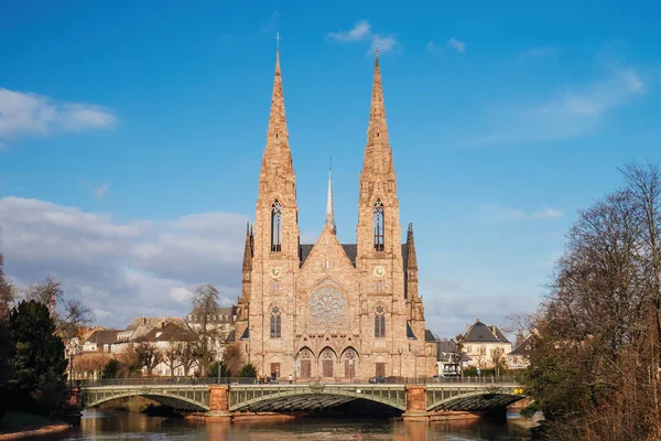 Strasbourg Frankrike 2015 Fantastisk Historisk Milstolpe Majestätisk Bro Omgiven Moln — Stockfoto