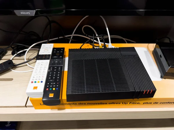 里昂法国 2021年11月19日 面向终端用户的新橙色电信光纤接入点 — 图库照片
