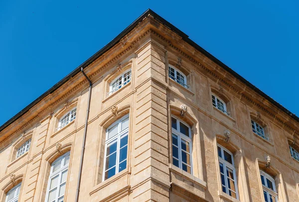 Gran Edificio Azul Alza Ciudad Francesa Provenza Impresionante Fachada Arquitectura — Foto de Stock