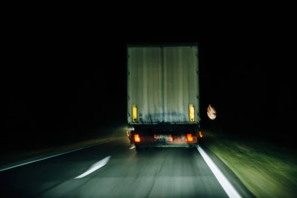 Conduzindo Escuridão Noite Veículo Motor Iluminado Por Seu Próprio Rastro — Fotografia de Stock