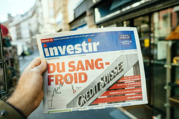Paris France Mar 2023 Pov Reading Press Kiosk Buy Newspaper — Stock Photo, Image