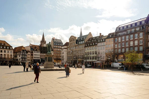 Strasburg Francja Marca 2023 Ludzie Gromadzą Się Place Kleber Tętniącym — Zdjęcie stockowe