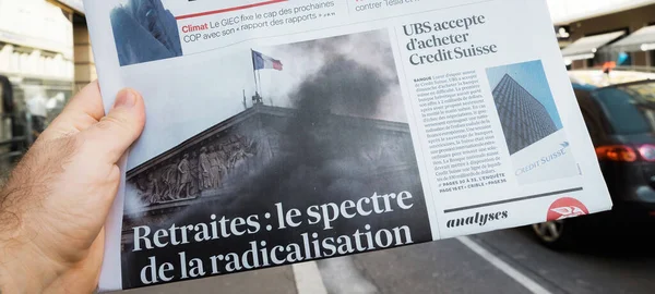 Paris Frankrike Mar 2023 Radikaliseringens Spöke Pensionering Titel Tidningen Les — Stockfoto