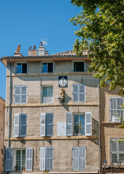 Beautiful Residential Neighbourhood Classic Sun Clock Decorated Building Aix Provence — Stock Photo, Image