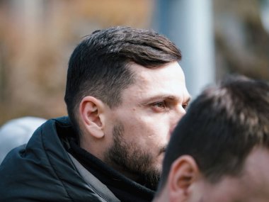 Strasborg, Fransa - 29 Mart 2023: Strazburg - Fransa 'da protestolara katılan kalabalık, emeklilik yaşının artmasıyla ilgili olarak haftalarca süren protesto ve grev eylemleri yaşadı.