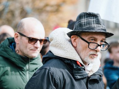 Strasborg, Fransa - 29 Mart 2023: Strasbourg 'daki protestolara ilişkin telefon görüşü - Fransa, emeklilik çağındaki artışla ilgili haftalarca süren protesto ve grev eylemleri yaşadı