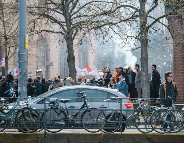 Strasborg Francia Marzo 2023 Telefoto Personas Protestando Estrasburgo Francia Experimenta —  Fotos de Stock