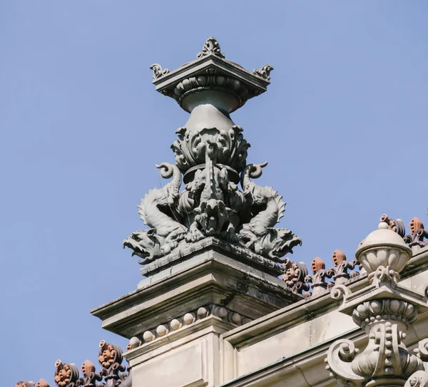 Lenyűgöző Alacsony Látószögű Kilátás Egykori Kaiserpalast Bemutatva Lenyűgöző Építészeti Részleteit — Stock Fotó