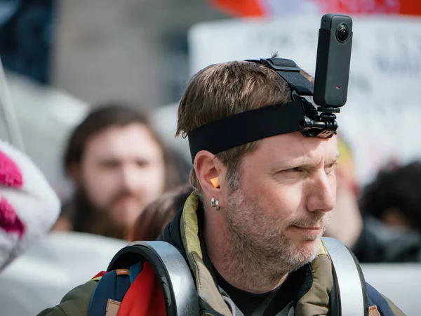 Страсборг Франція Березня 2023 Людина Живе Спілкуючись Своєю 360 Камерою — стокове фото